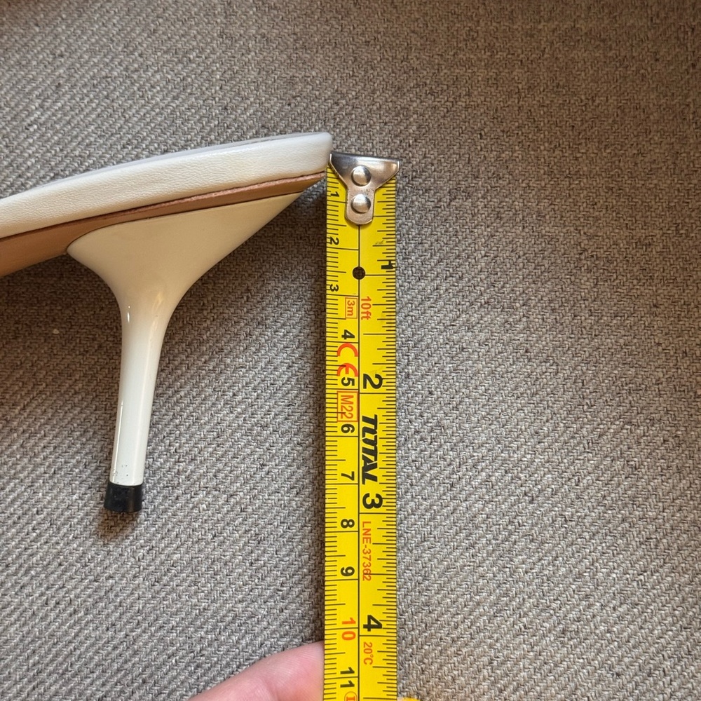 Gucci Orange Heeled Mules with Silver Accent - Picture 4 of 5